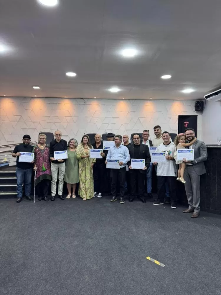 Vereadora Rosana realiza sessão solene histórica em homenagem a artistas e à cultura de Ji-Paraná