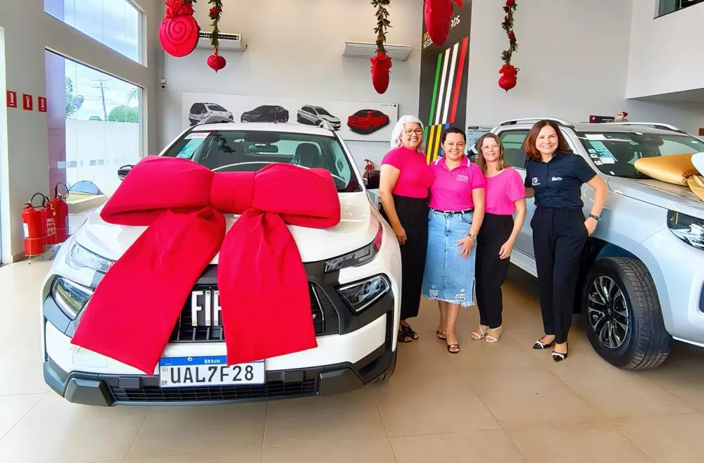 Rolim: Associação Mulheres de Lenço recebe carro com apoio de Cirone 