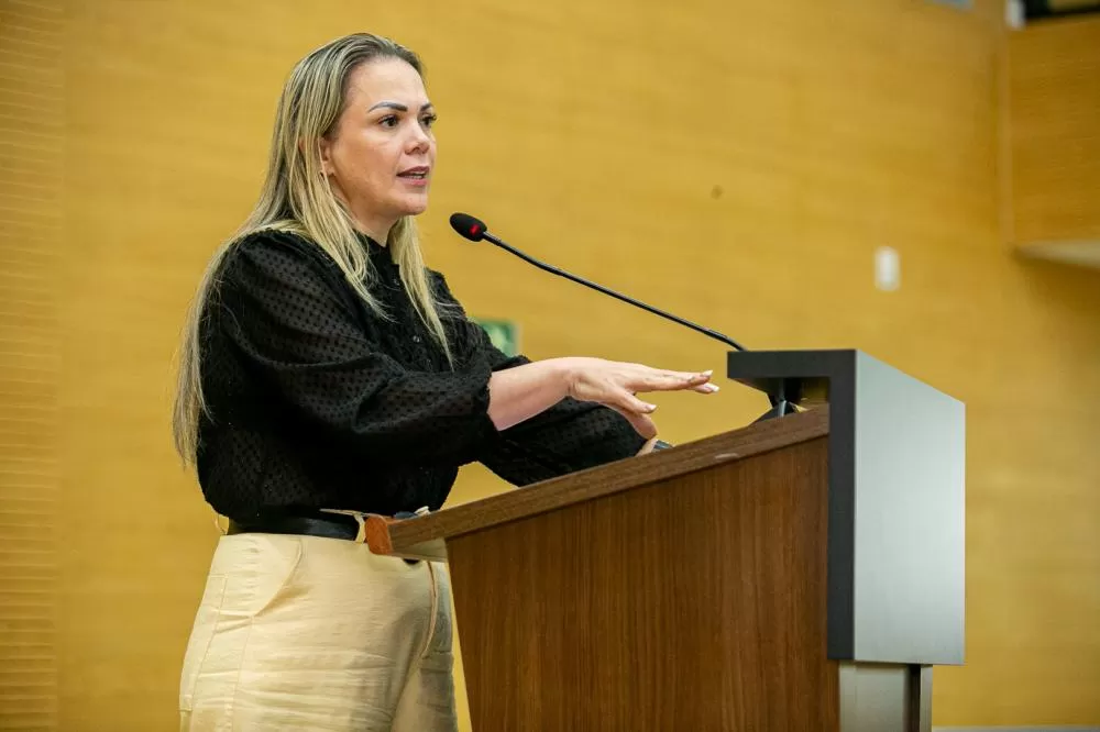 Cláudia de Jesus cobra valorização dos servidores da saúde no orçamento de 2026