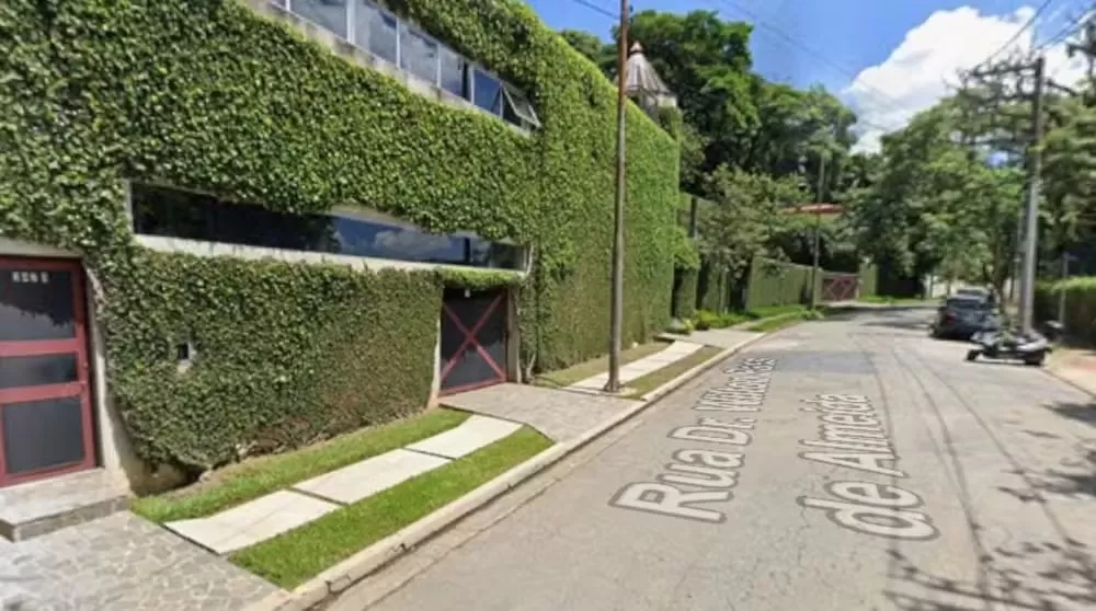 Caseiro é preso acusado de matar a mulher a facadas em mansão no Morumbi