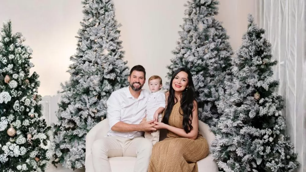 Neste Natal, meu coração se enche de gratidão por cada aprendizado, cada encontro e por toda a confiança que recebi da população do Estado de Rondônia. Tenho trabalhado com dedicação, responsabilidade e compromisso para representar cada cidadão, sempre com presença, diálogo e respeito.