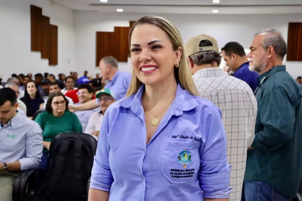 Tá pago: emenda de Cláudia de Jesus garante R$ 426 mil para caminhão da agricultura familiar em Ji-Paraná