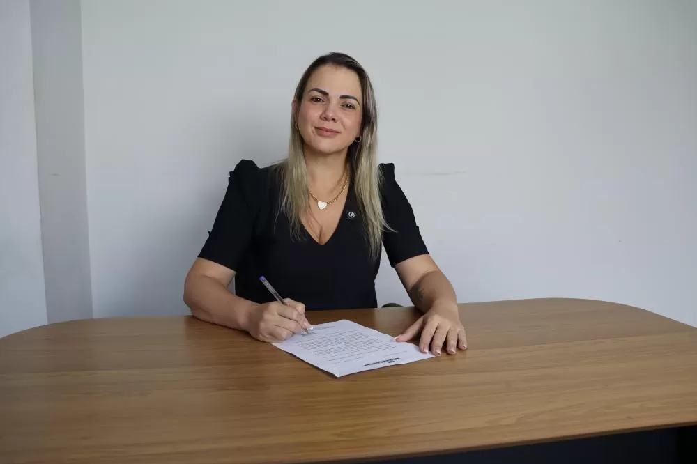 Cláudia de Jesus apresenta requerimento para fortalecer a cadeia do leite em Rondônia