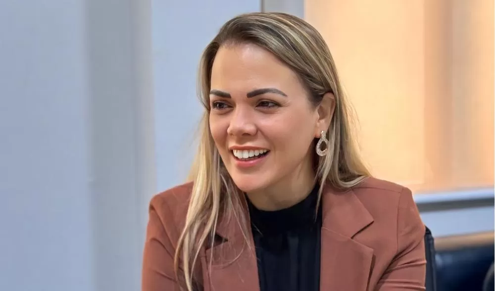  Com apoio de Cláudia de Jesus, escola de Teixeirópolis recebe investimento em computadores