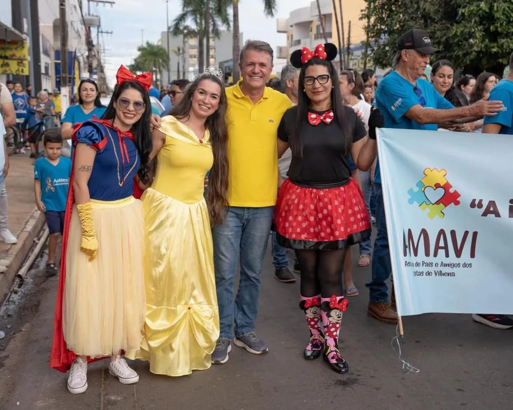 Deputado Luizinho Goebel participa de caminhada de conscientização do autismo em Vilhena