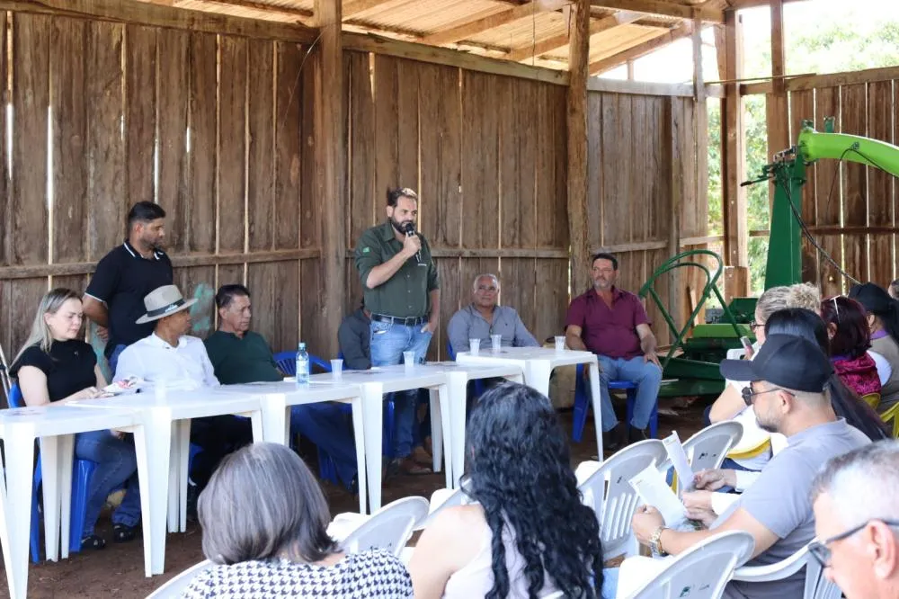  Semagri participa da entrega de trator para associação do setor Itapirema