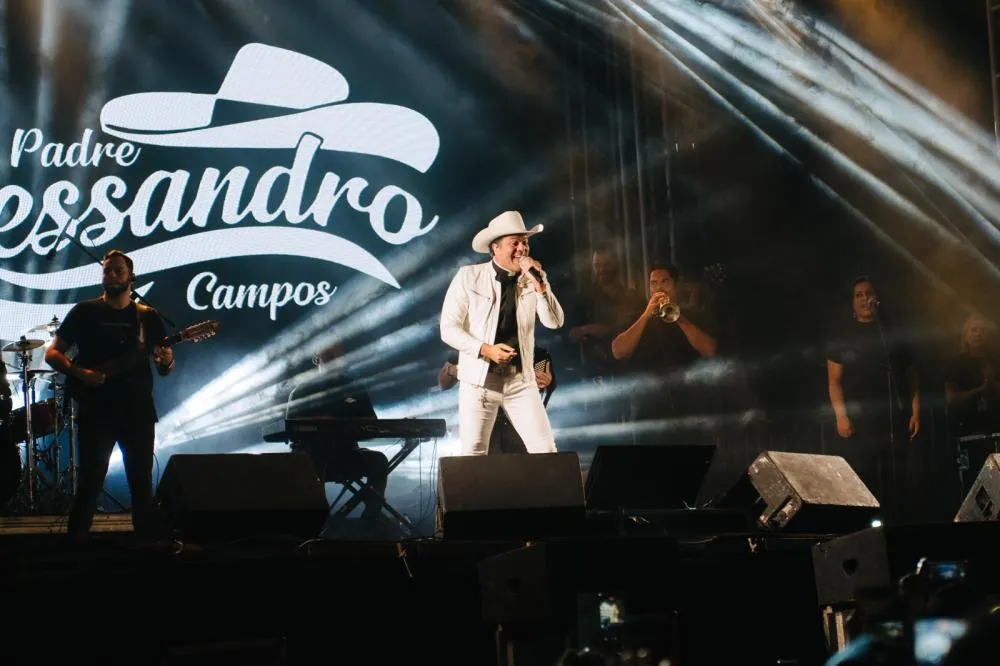 Fé e emoção marcam missa e show do Padre Alessandro Campos no Beira Rio Cultural 