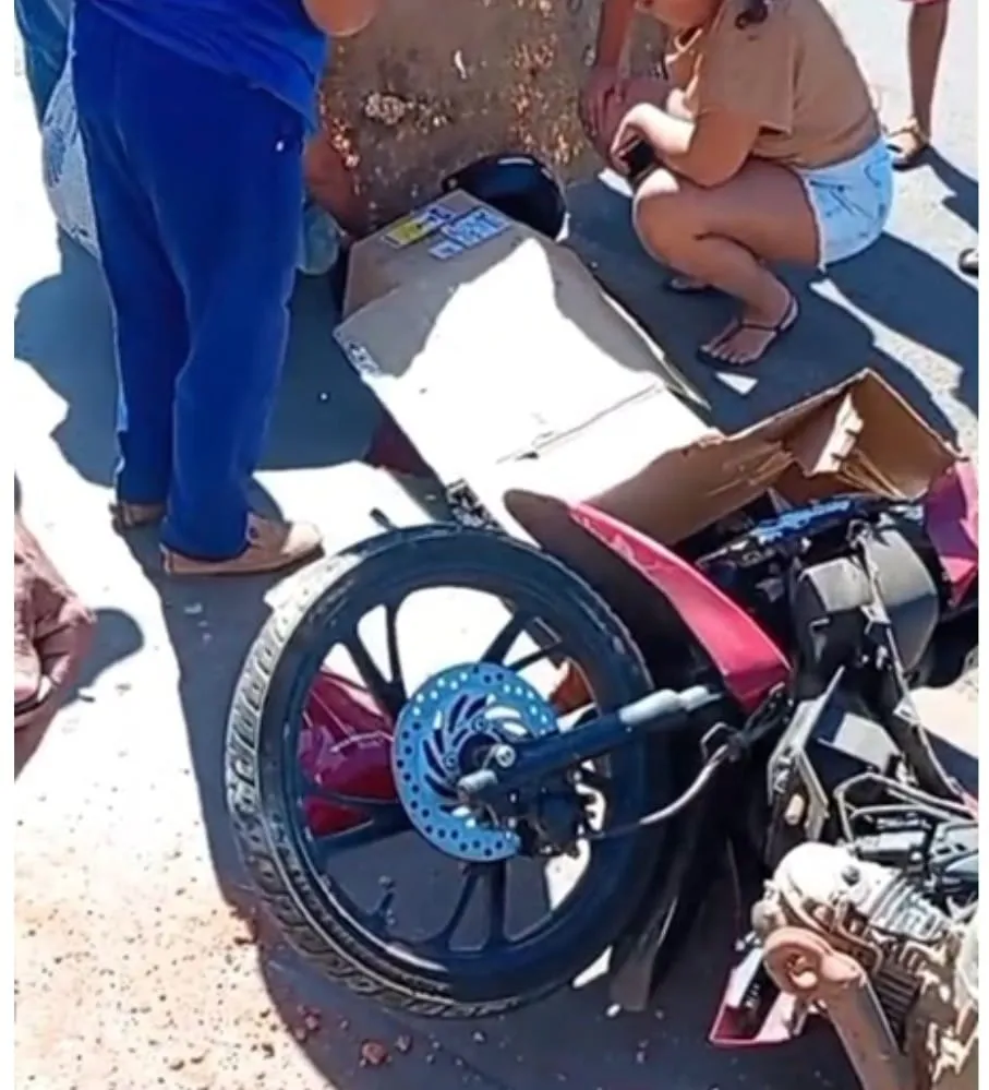 “Mulher morre após grave acidente entre motocicleta e trator em Ji-Paraná.”