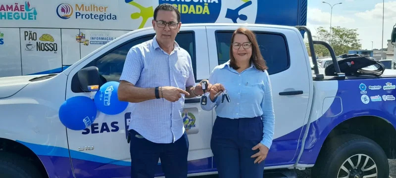 Prefeito Aldo Júlio e a primeira-dama Sandra Miranda recebem veículos e kits tecnológicos para fortalecer a Assistência Social de Rolim de Moura