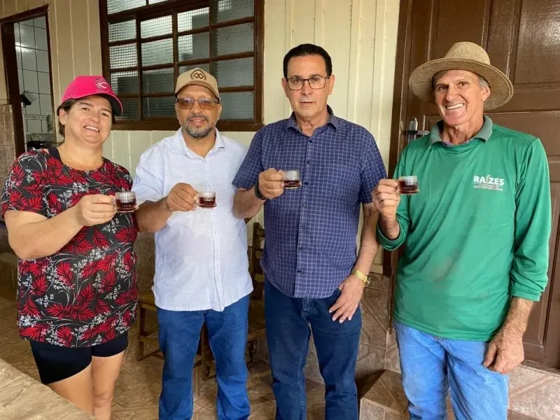 Prefeito Aldo Júlio visita propriedade de produtores do Café Fuzinato, campeão do Concafé 2025