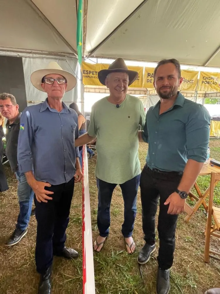 Carlos Magno prestigia premiação do concurso Seleção de Ouro 2026 em Ouro Preto do Oeste