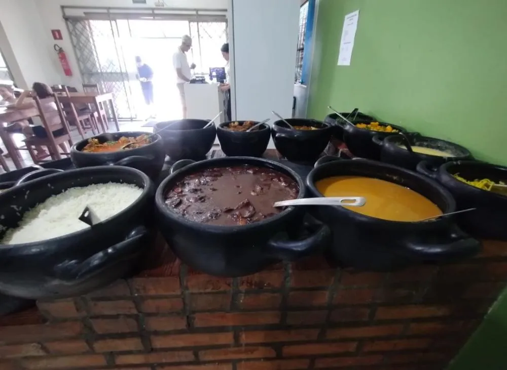 Restaurante Sabor de Minas conquista clientes com comida caseira e ambiente acolhedor