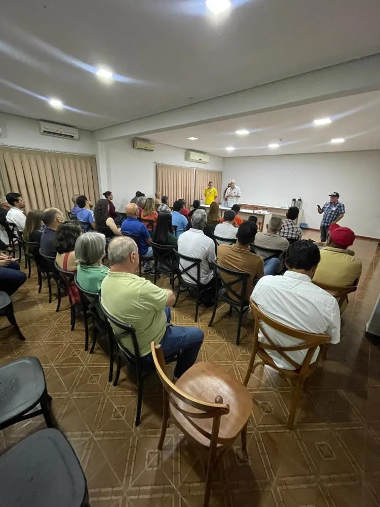 Eleições 2026: Carlos Magno fortalece laços e mostra que política também se faz com amizade