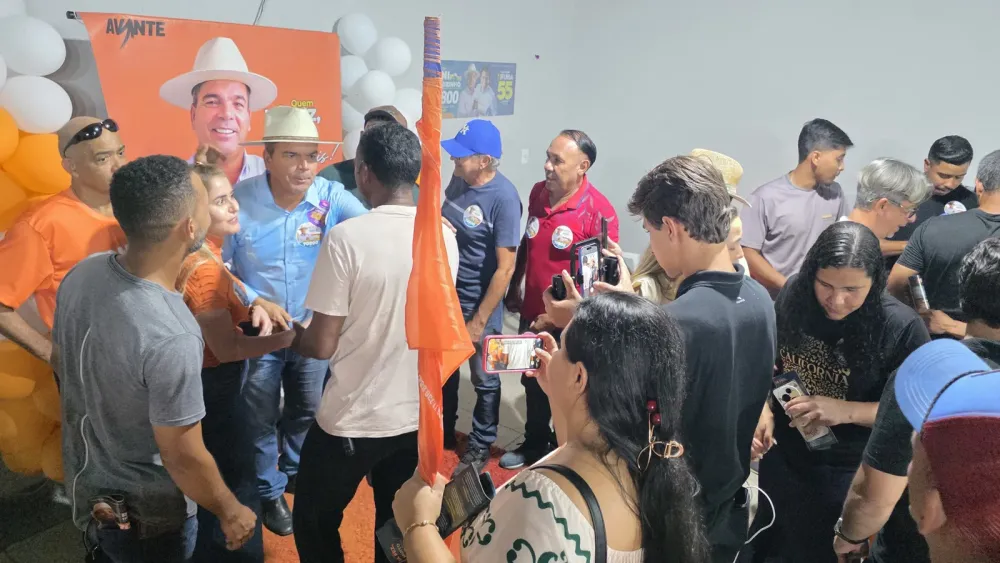 Reunião politica de Roni Irmãozinho lota espaço e causa congestionamento temporário na capital