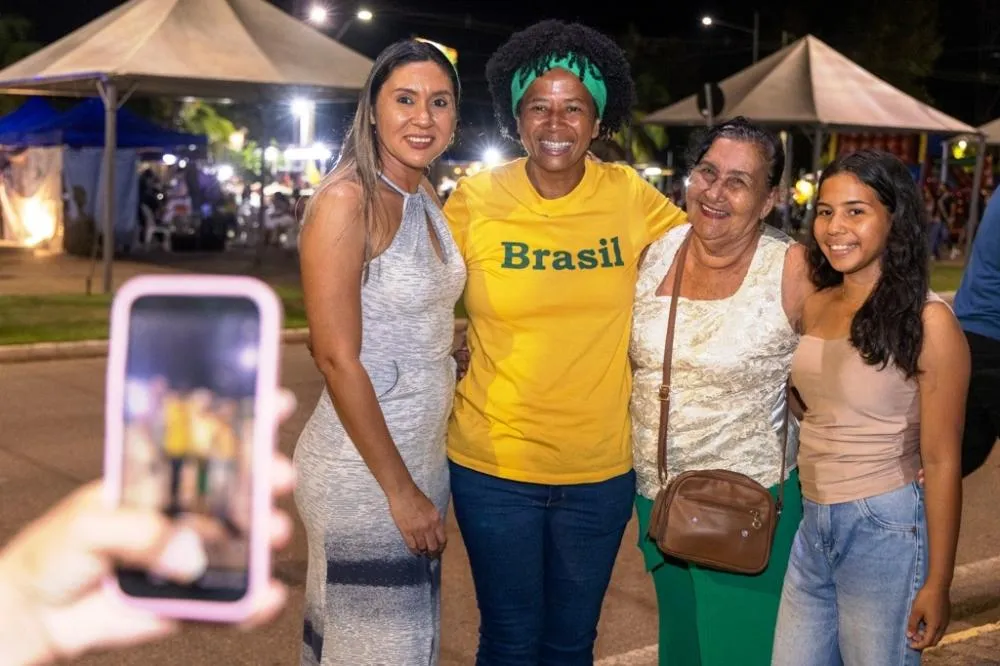 Sílvia Cristina reúne mulheres na capital
