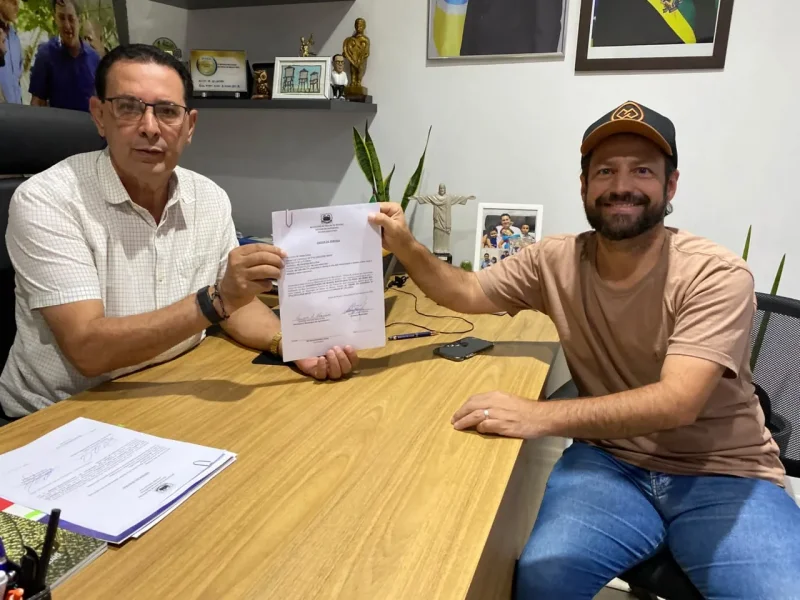 Prefeito Aldo Júlio assina Ordem de Serviço para pavimentação da Feira do Beiro Rio