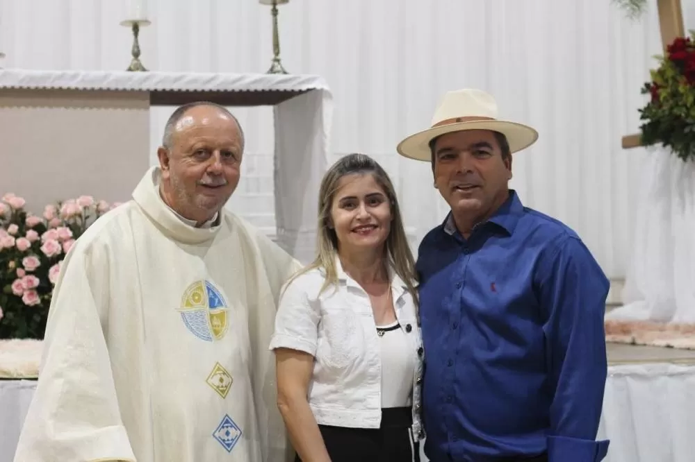 Ex-Prefeito de Buritis Roni irmãozinho Participa da Festa da Padroeira de Santa Marta com a Família