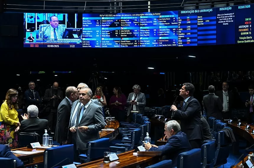 Senado aprova projeto que unifica prazo de inelegibilidade; projeto pode beneficiar Cassol, Acir Gurgcaz e outros