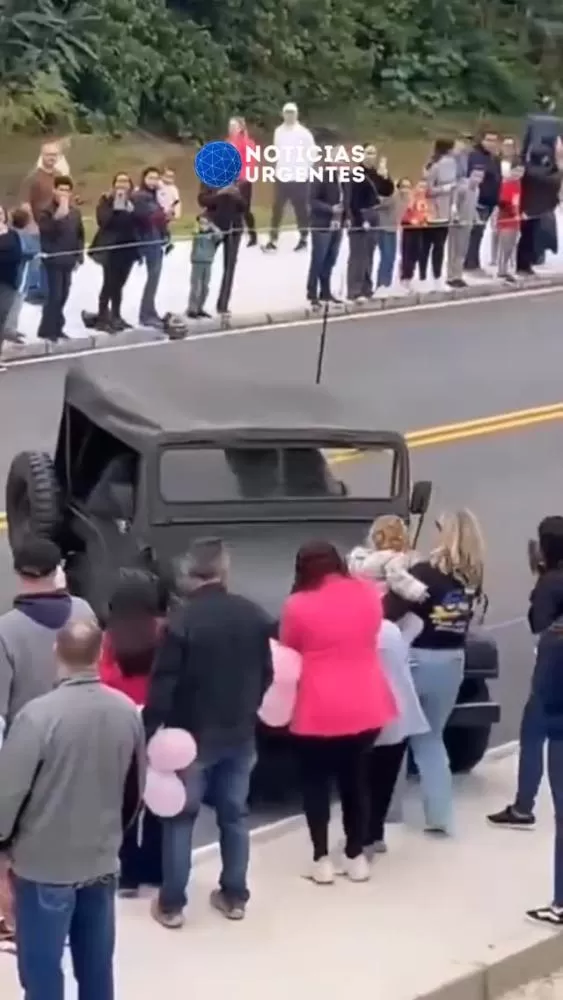 Jipe militar atropela público durante desfile de 7 de Setembro 
