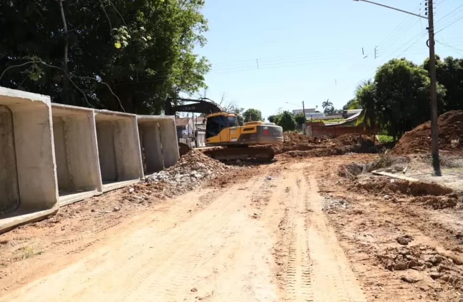 Prefeitura de Ji-Paraná prepara canal no bairro Riachuelo