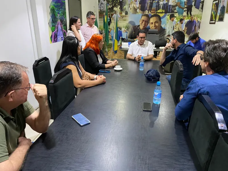 Rolim de Moura- Representantes do Grupo Fibro e Bem-Estar se reúne com prefeito Aldo Júlio e deputado Jean Mendonça para discutir ações voltadas as pessoas com fibromialgia