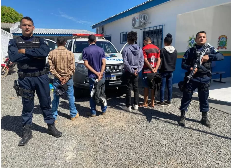 Polícia Militar apreende mais de 2 kg de drogas e prende cinco pessoas durante operação na RO-133 em Jaru