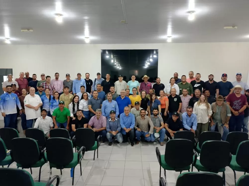 Emater-RO fortalece assistência técnica e gestão da produção leiteira em encontro realizado em Ouro Preto